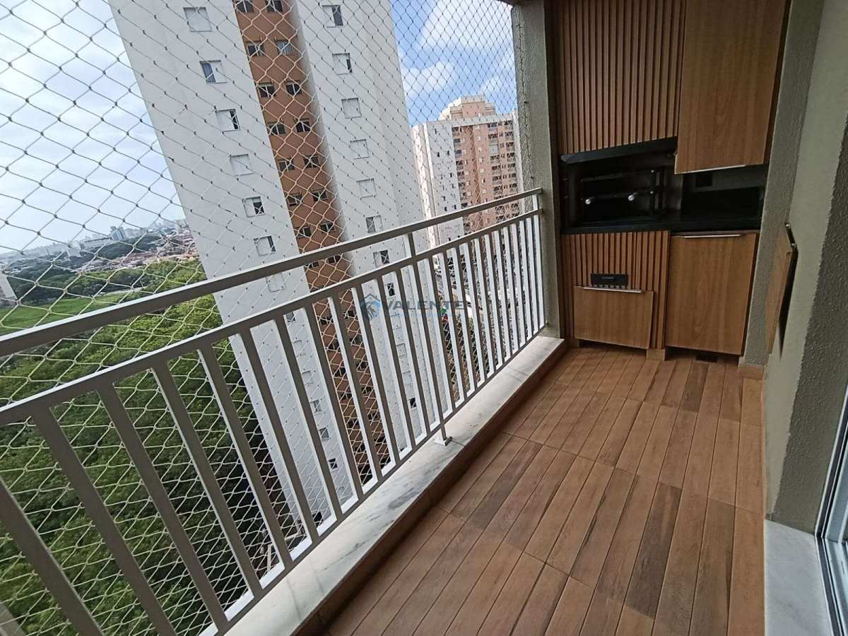  - Apartamento à venda, 2 dormitórios, andar alto, com sacada, no condomínio Reviva, Campinas-SP