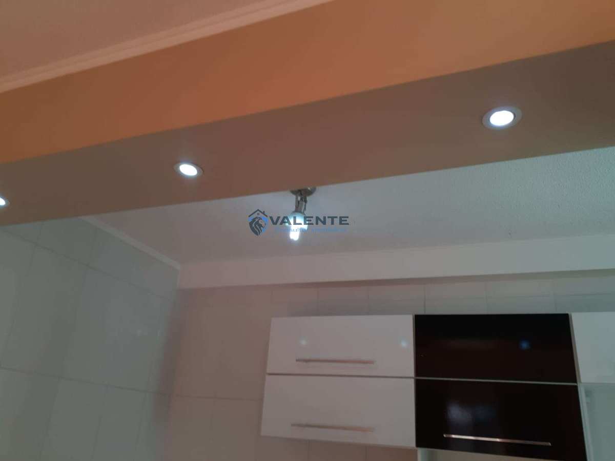  - Apartamento à venda, 2 dormitórios, com sacada, Vila Marieta, em Campinas-SP