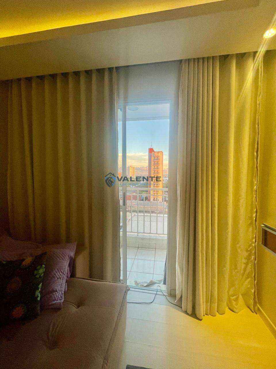  - Apartamento à venda, 2 dormitórios, sendo uma suíte, andar alto e com mobília, ar condicionado, Unique Residence em Campinas-SP