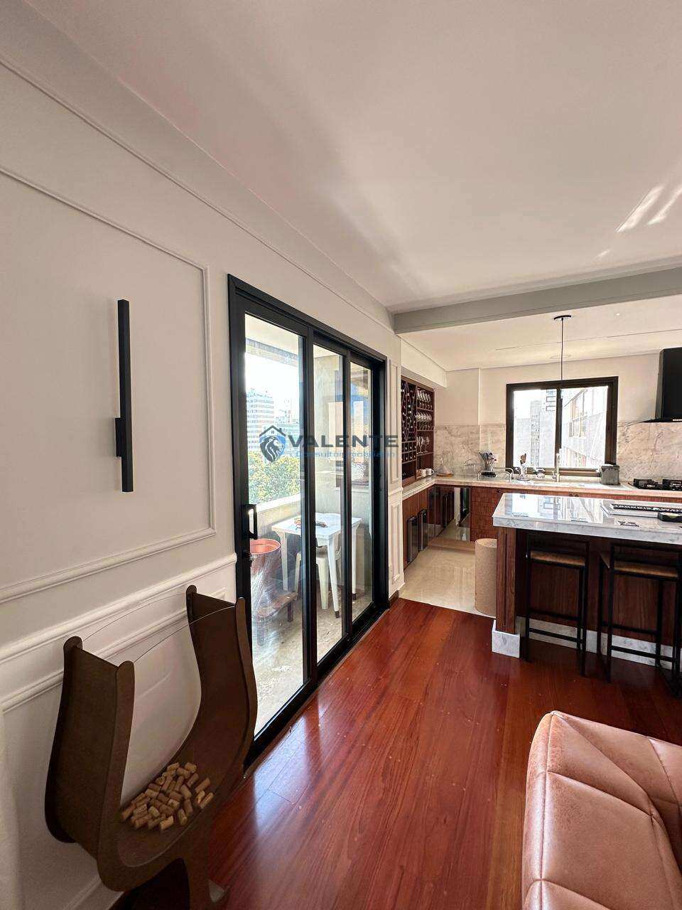  - Apartamento com 3 suites, reformado, 240 m², à venda/locação no Cambuí em Campinas-SP.