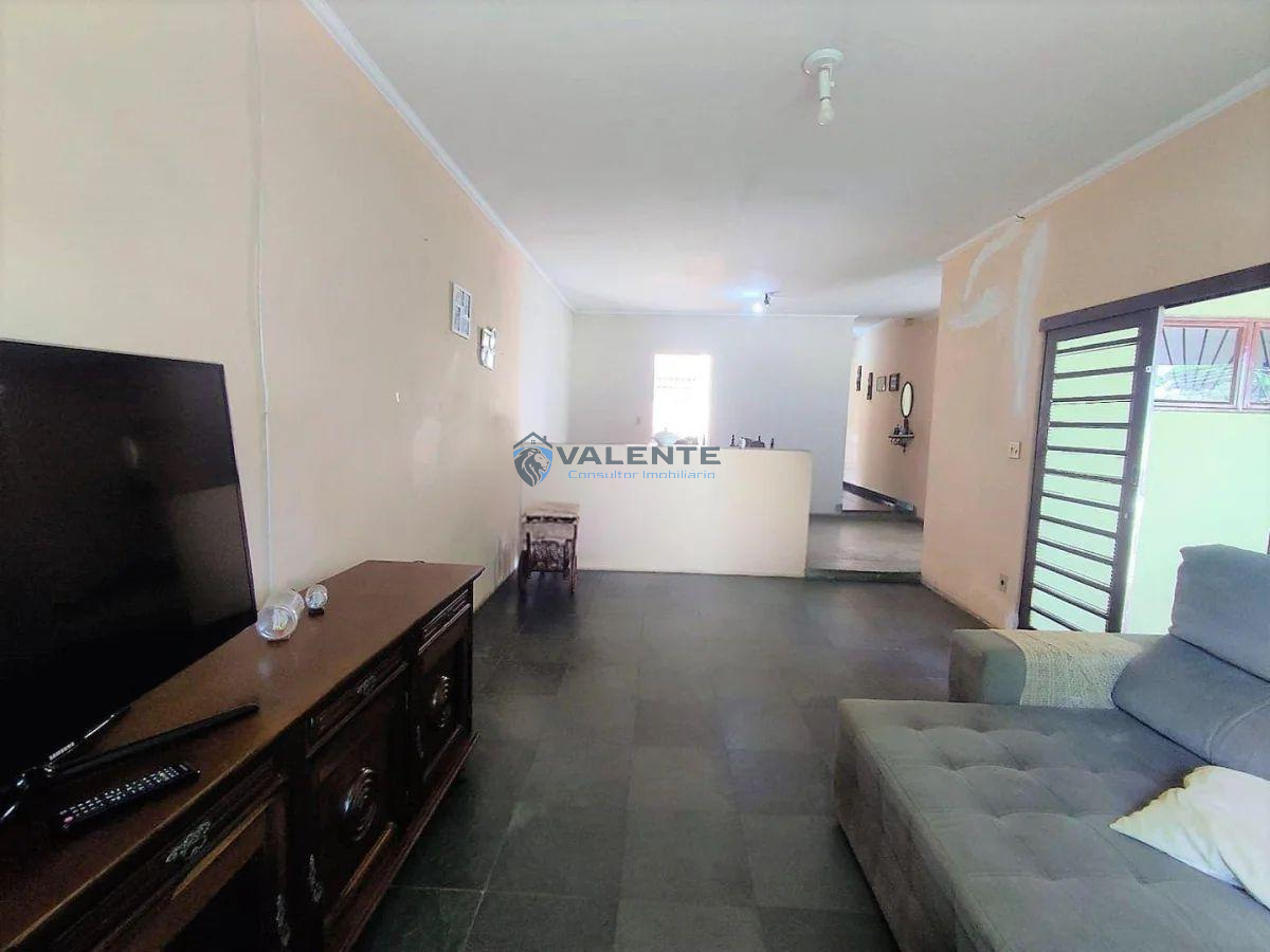  - Casa térrea a venda, com edícula no Jardim do Trevo em Campinas-SP