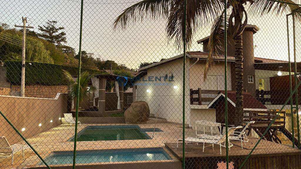 Chácara à venda com 3 quartos, 320m² - Chácaras Alpina,Valinhos